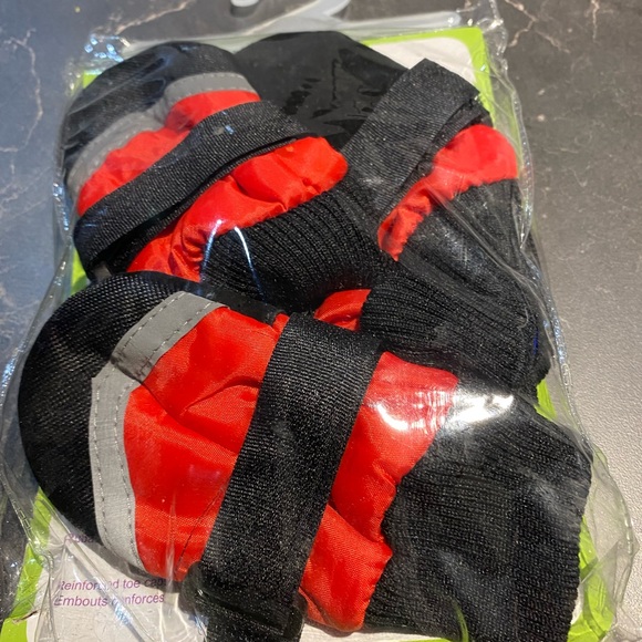PACK OF 4 DOG WINTER BOOTS, SIZE XS - Picture 2 of 3